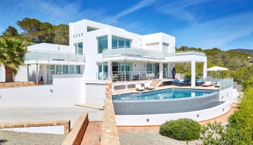 Resa_victoria_ibiza_cala_tarida_luxury_mordern_villa_for_rent_exterior1.jpg