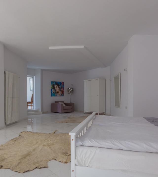 bedroomdown2.JPG